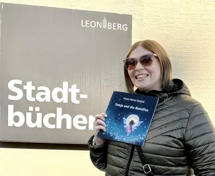 Buch&uuml;bergabe an die Stadtb&uuml;cherei Leonberg