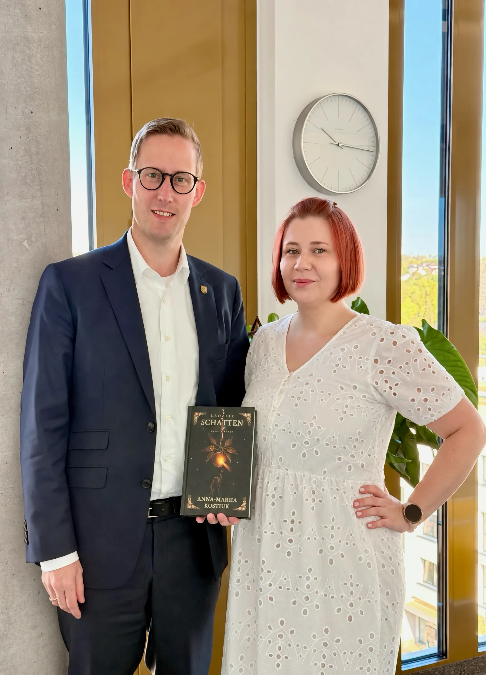 Lord Mayor Tobias Degode and Anna-Mariia Kostiuk with «LeoZeit: Schatten»